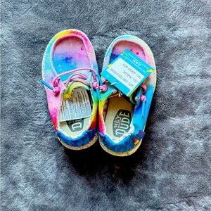 Tye dye kids Hey Dude’s brand new never used. Size 7